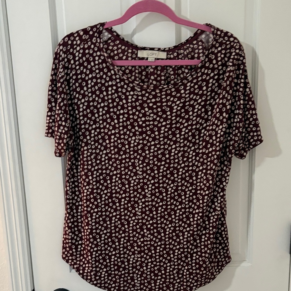 LOFT Women's Maroon and Cream Patterned Tee